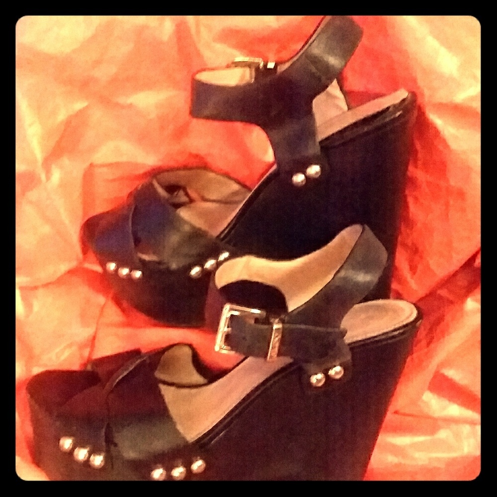 Aldo wedge sandals size 9